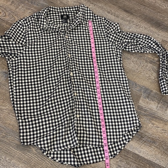 H&M Regular Fit Large Button Up - Picture 6 of 10